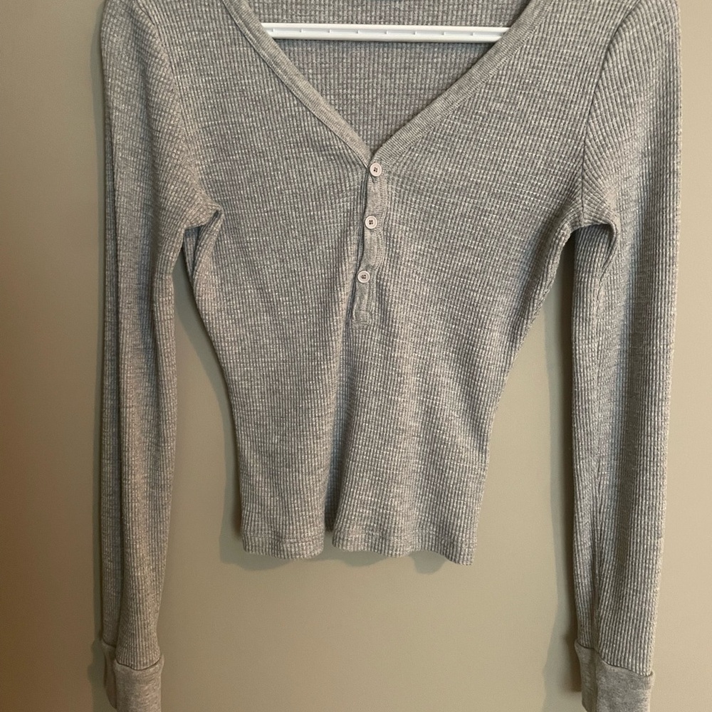 Gray Ribbed V-Neck Long Sleeve Top